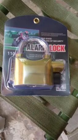 dTUcpbdX4E00WTuHBPlXkQaoLr0lZmWM0cDw0ORQ.webp Security Alarm Metallic Lock System with 3 Keys (1 Set / Mix Color) ( default, Standard ).